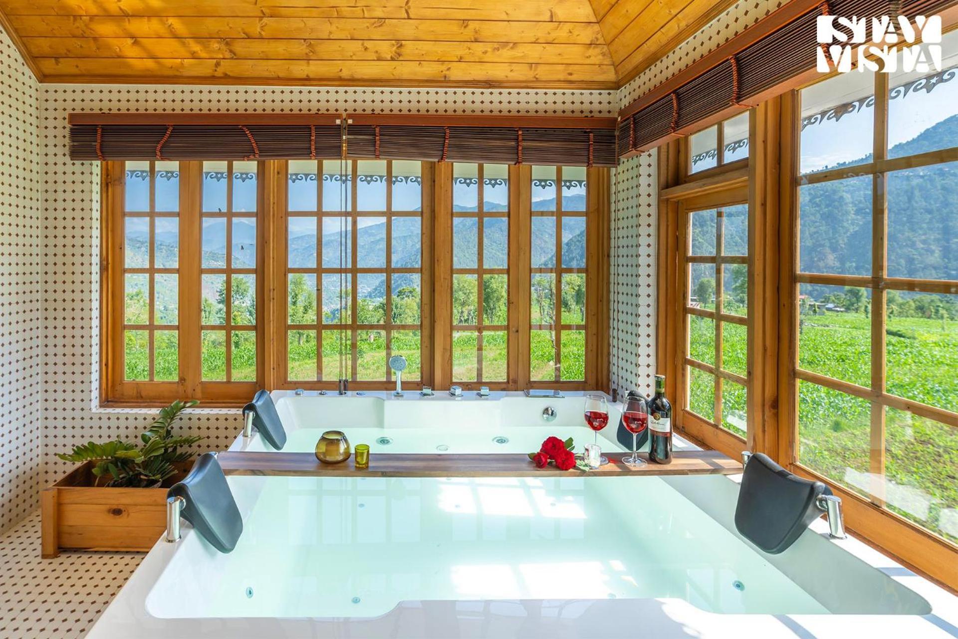 Stayvista At The Oakridge 4 Bhk Villa In Dharamshala With Jacuzzi & Balcony Chamba (Himachal Pradesh) Exterior photo