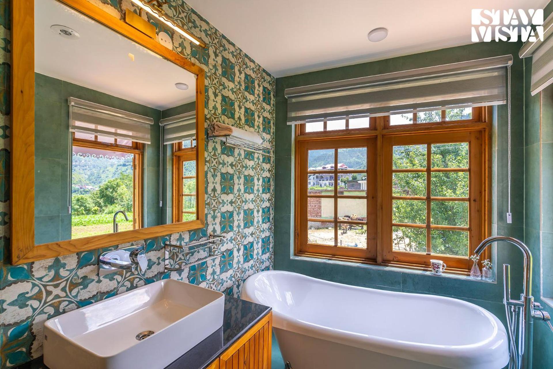 Stayvista At The Oakridge 4 Bhk Villa In Dharamshala With Jacuzzi & Balcony Chamba (Himachal Pradesh) Exterior photo
